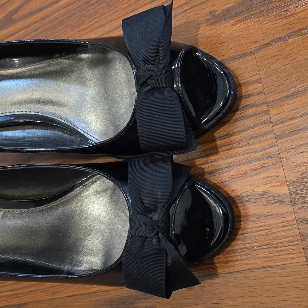 Liz Claiborne Faux Patent Leather Peep Toe Pumps - Picture 6 of 8